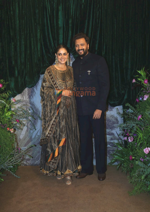 photos janhvi kapoor anil kapoor bhumi pednekar varun dhawan rakul preet singh rekha and others attend anshula kapoor and roha 29