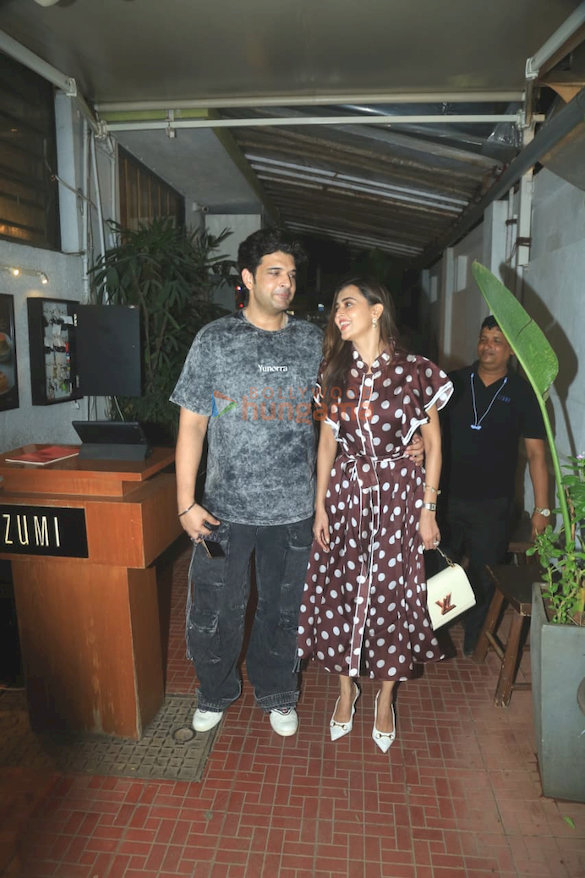 photos karan kundrra and tejasswi prakash snapped in bandra 4