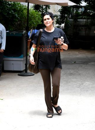 Photos: Karishma Tanna snapped outside a gym in Bandra