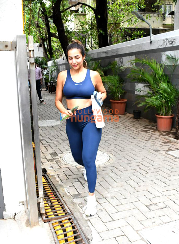 photos malaika arora snapped outside a gym in bandra 2 2