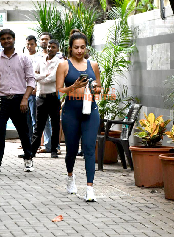 photos malaika arora snapped outside a gym in bandra 4 2