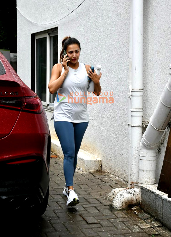 photos malaika arora spotted outside a gym in santacruz 4