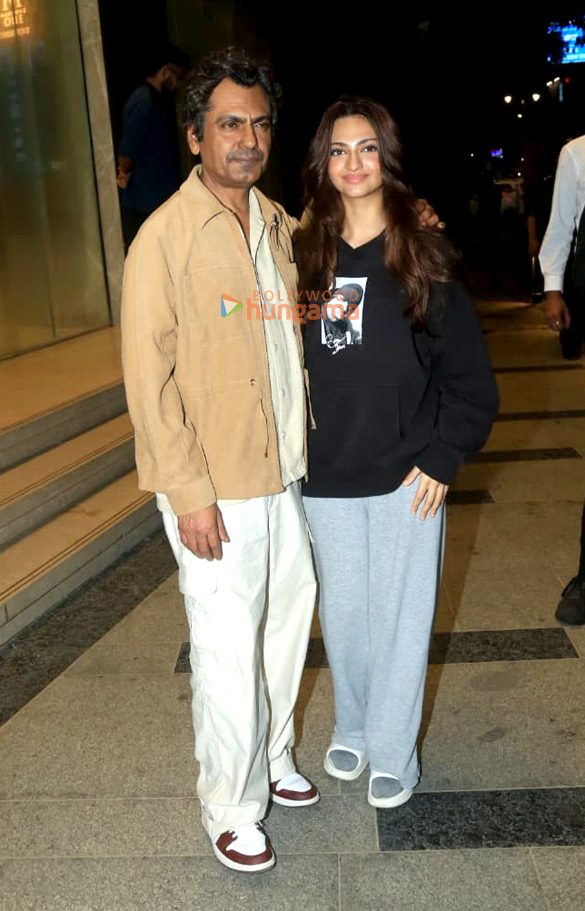 photos nawazuddin siddiqui snapped with daughter in bandra 4