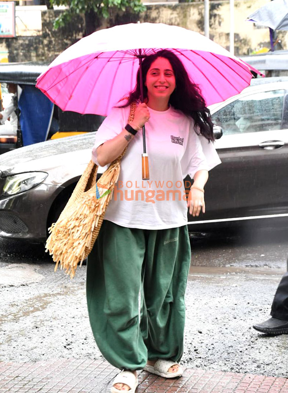 photos neha bhasin spotted outside a dental clinic in bandra 4