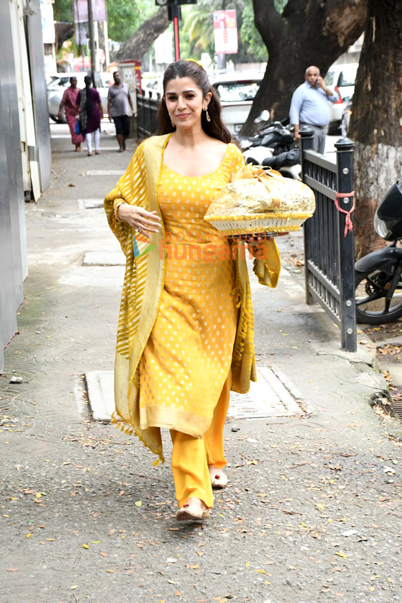 Photos: Nimrat Kaur spotted outside dance class in Khar on Guru Purnima Photos: Nimrat Kaur spotted outside dance class in Khar on Guru Purnima