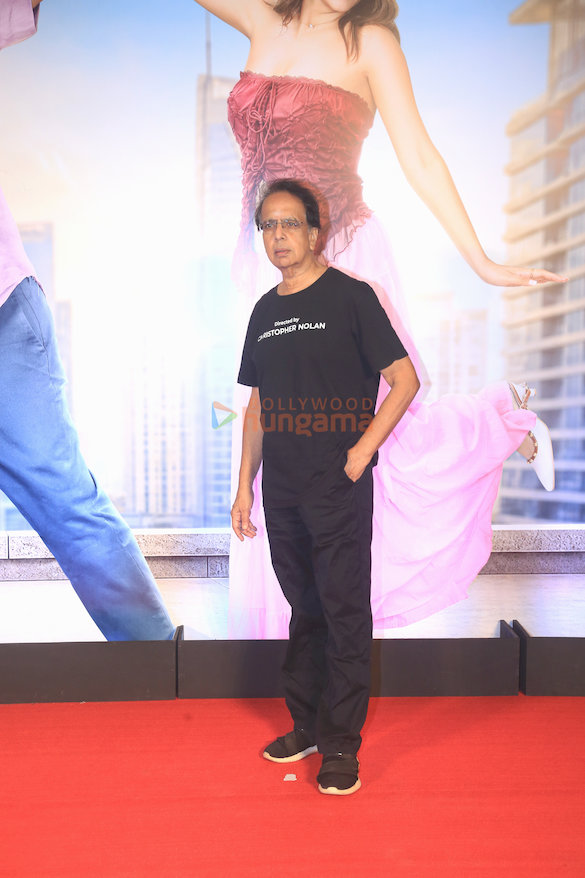photos rajkumar hirani ahmed khan and others grace the premiere of tera yaar hoon main 11