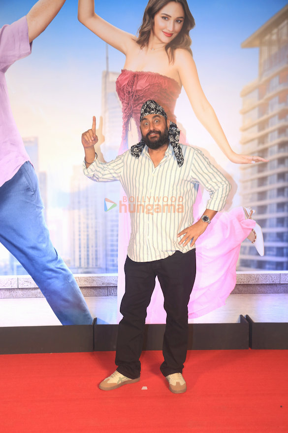 photos rajkumar hirani ahmed khan and others grace the premiere of tera yaar hoon main 16