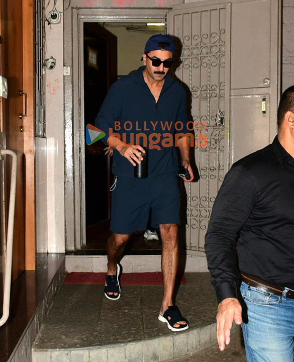 Photos: Ranbir Kapoor spotted outside a dubbing studio in Bandra Photos: Ranbir Kapoor spotted outside a dubbing studio in Bandra