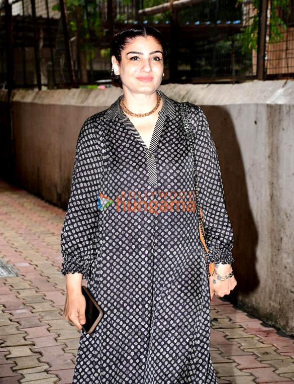photos raveena tandon snapped outside a clinic in khar 3
