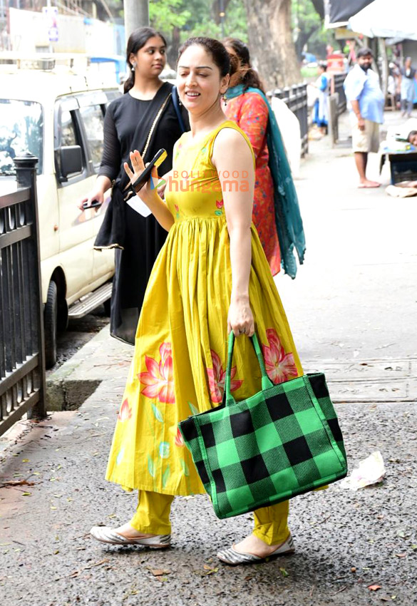 photos sandeepa dhar snapped outside dance class in khar 1