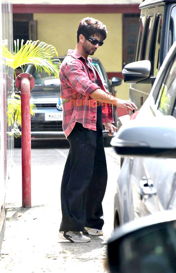 photos shahid kapoor snapped at a gym in bandra 4
