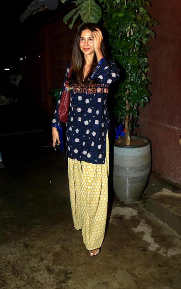 photos sonam bajwa spotted outside a salon in bandra 3