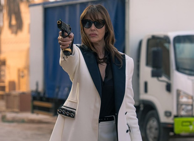 Monica Bellucci, 7 Dogs filmindeki Julia Leone rolüyle aksiyon sahnelerinde.