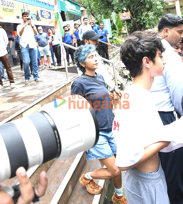 photos aamir khan kiran rao with son azad spotted outside a pet clinic in santacruz 5