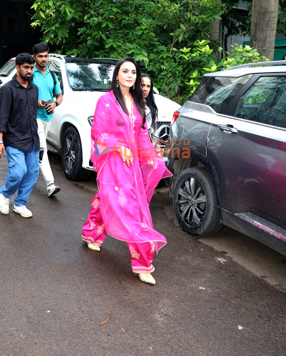 photos aamir khan sunny deol and preity zinta snapped promoting batwara 1947 on the sets of kaun banega crorepati 18 1