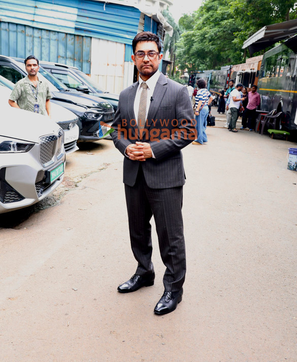 photos aamir khan sunny deol and preity zinta snapped promoting batwara 1947 on the sets of kaun banega crorepati 18 4