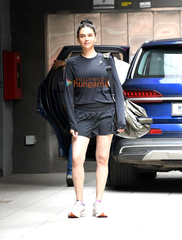 Photos: Aditi Rao Hydari snapped outside a gym in Bandra Photos: Aditi Rao Hydari snapped outside a gym in Bandra
