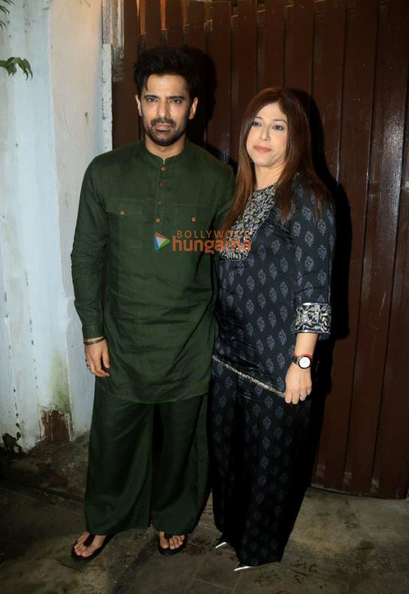 photos ali fazal and divyenndu host a special daawat for the entire team of mirzapur the movie at bandra 12