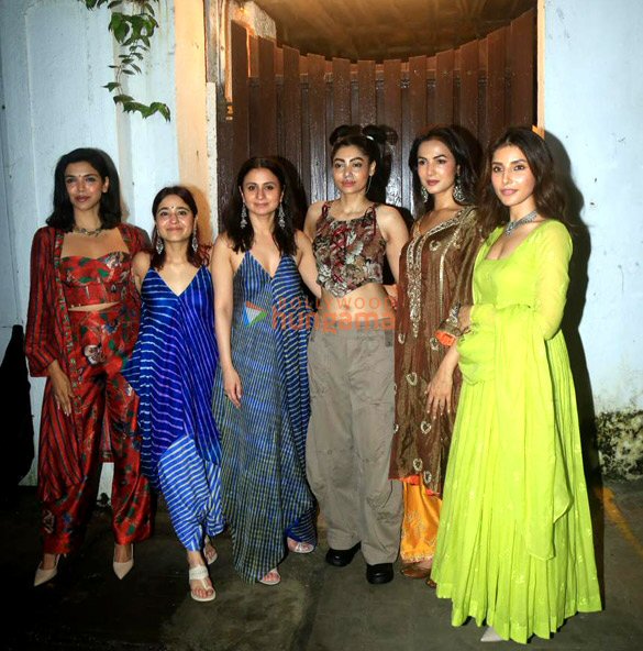 photos ali fazal and divyenndu host a special daawat for the entire team of mirzapur the movie at bandra 23
