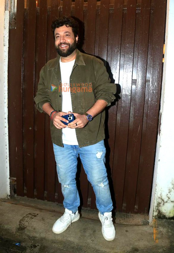 photos ali fazal and divyenndu host a special daawat for the entire team of mirzapur the movie at bandra 31