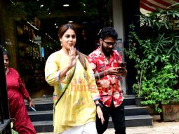 Photos: Genelia Deshmukh snapped outside a store in Bandra