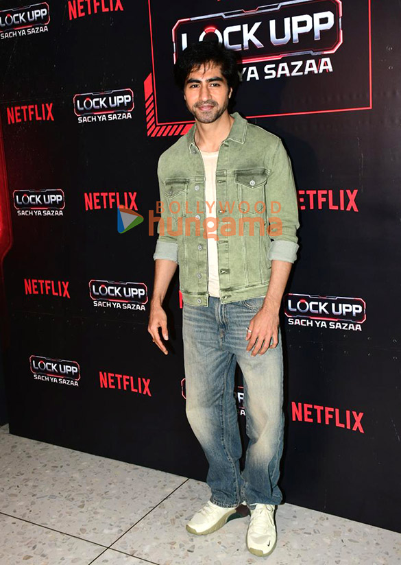 photos harshad chopda and akanksha chamola snapped at netflix office in bkc 4