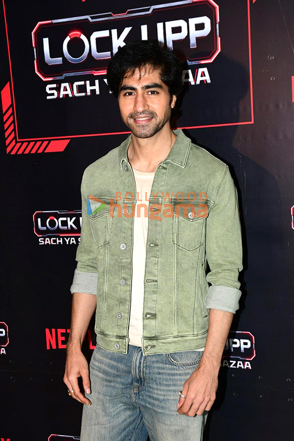 photos harshad chopda and akanksha chamola snapped at netflix office in bkc 5