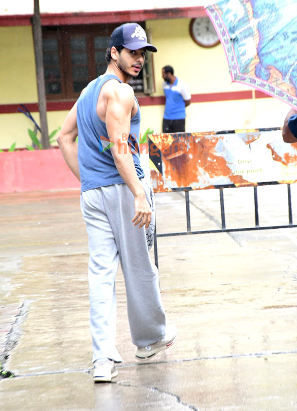Photos: Ishaan Khatter snapped at a gym in Bandra Photos: Ishaan Khatter snapped at a gym in Bandra