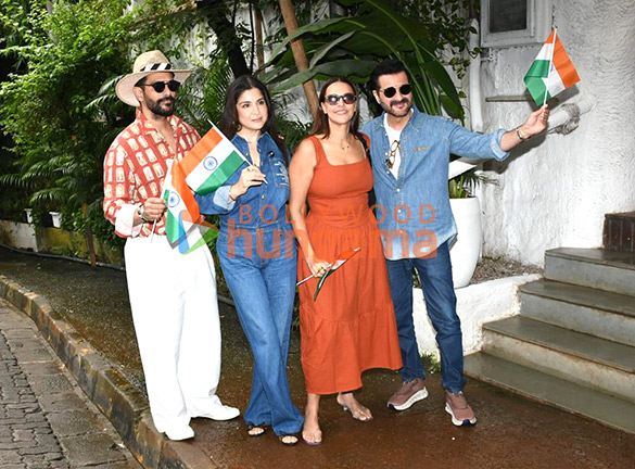 Photos: Neha Dhupia, Angad Bedi, Sanjay Kapoor and Maheep Kapoor snapped shooting for Double Date at Olive in Bandra Photos: Neha Dhupia, Angad Bedi, Sanjay Kapoor and Maheep Kapoor snapped shooting for Double Date at Olive in Bandra