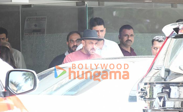photos salman khan snapped at alvira khan agnihotris house for rakshabandhan 1
