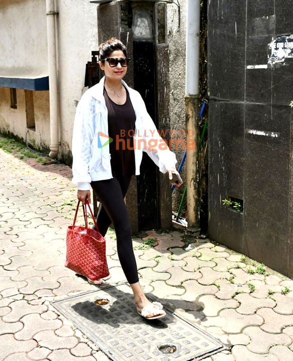 photos shamita shetty snapped outside a gym in bandra 4