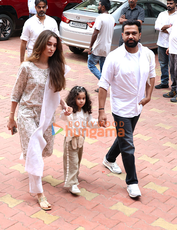 photos vicky kaushal katrina kaif aruna irani and others attend late kuku kohlis prayer meet 10