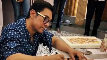 Aamir Khan gracing Lagaan poster contest event