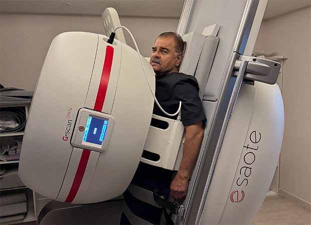 Sharat Saxena shares standing MRI pictures ahead of lumbar spine surgery : Bollywood News Sharat Saxena shares standing MRI pictures ahead of lumbar spine surgery : Bollywood News