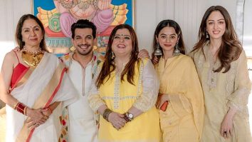 Sandeepa Dhar celebrates Ganesh Chaturthi with Chumbak co-stars, visits Lalbaugcha Raja