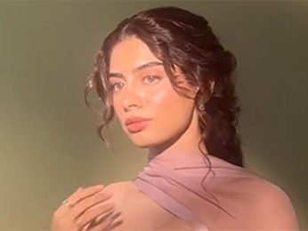 Khushi Kapoor’s captivating beauty
