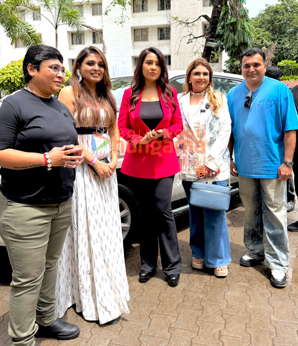 photos amruta fadnavis flagged off the annual drive for cancer awareness hosted by queens drive club at bastian juhu 2