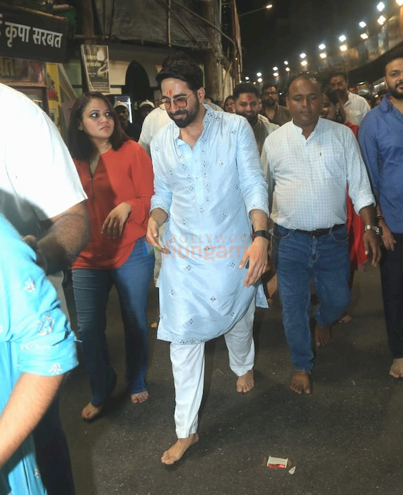 photos ayushmann khurrana ankita lokhande and vicky jain snapped at lalbaugcha raja 4
