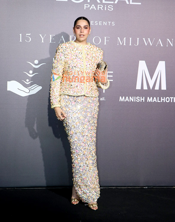 photos kajol rakul preet singh jackky bhagnani and others snapped at red carpet of mijwan fundraiser fashion show 18