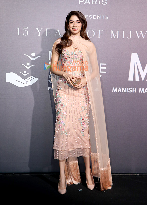 photos kajol rakul preet singh jackky bhagnani and others snapped at red carpet of mijwan fundraiser fashion show 5