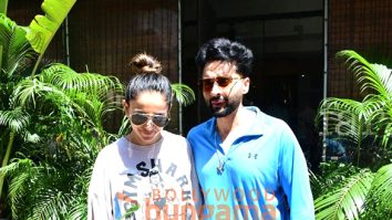 Photos: Rakul Preet Singh and Jackky Bhagnani spotted outside a cafe in Bandra