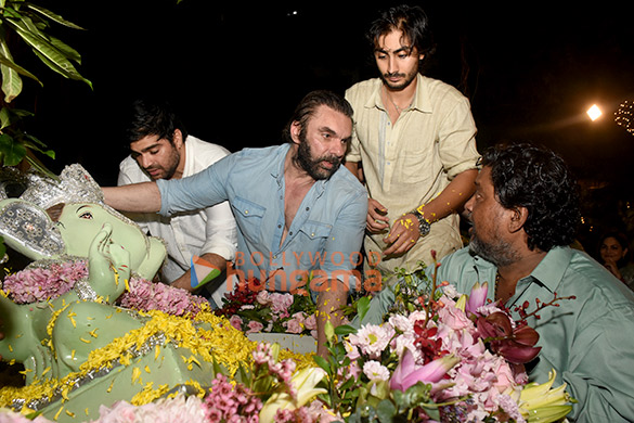 photos salman khan daisy shah iulia vantur varun sharma and others snapped at sohail khans house for ganpati visarjan 8