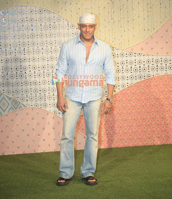 photos salman khan katrina kaif vicky kaushal and others snapped at ambani ganpati celebrations 1