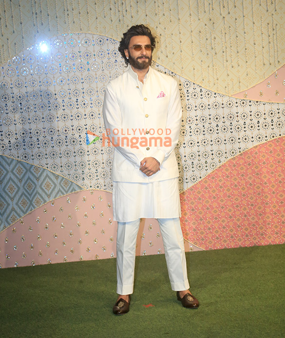 photos salman khan katrina kaif vicky kaushal and others snapped at ambani ganpati celebrations 12
