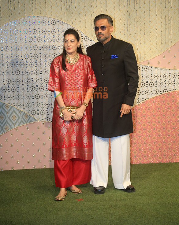 photos salman khan katrina kaif vicky kaushal and others snapped at ambani ganpati celebrations 37