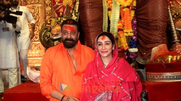 Photos: Sanjay Dutt, Ananya Panday, Chunky Panday and others snapped at Lalbaugcha Raja