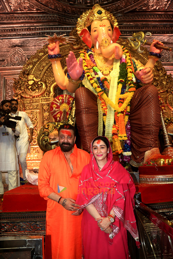 photos sanjay dutt ananya panday chunky panday and others snapped at lalbaugcha raja 14