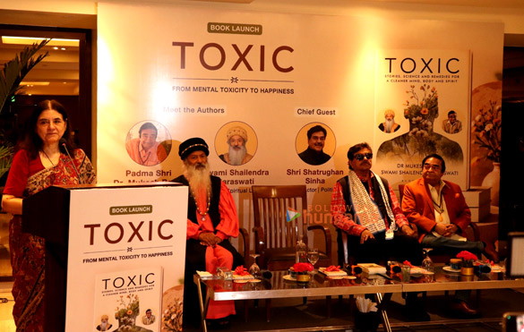 photos shatrughan sinha maneka gandhi come together to launch the book dr mukesh batras toxic stories science and remedies 1