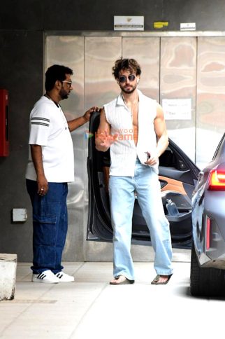 Photos: Tiger Shroff snapped outside the gym in Bandra