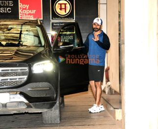 Photos: Varun Dhawan snapped outside a gym in Khar